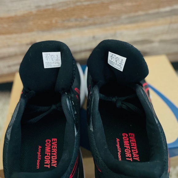 ASICS running shoes - Picture 7 of 8